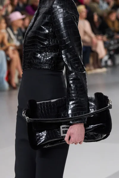 Look 37
